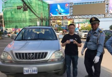 柬埔寨驾驶证换取过程不用笔试或路考 该驾照有效期一年 逐年续即可